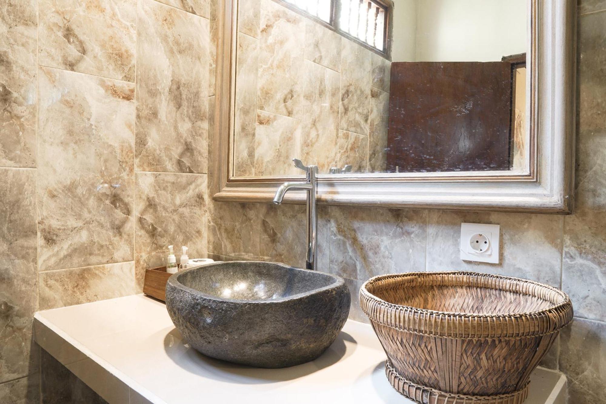 Nirwa 1 Ubud Guesthouse エクステリア 写真