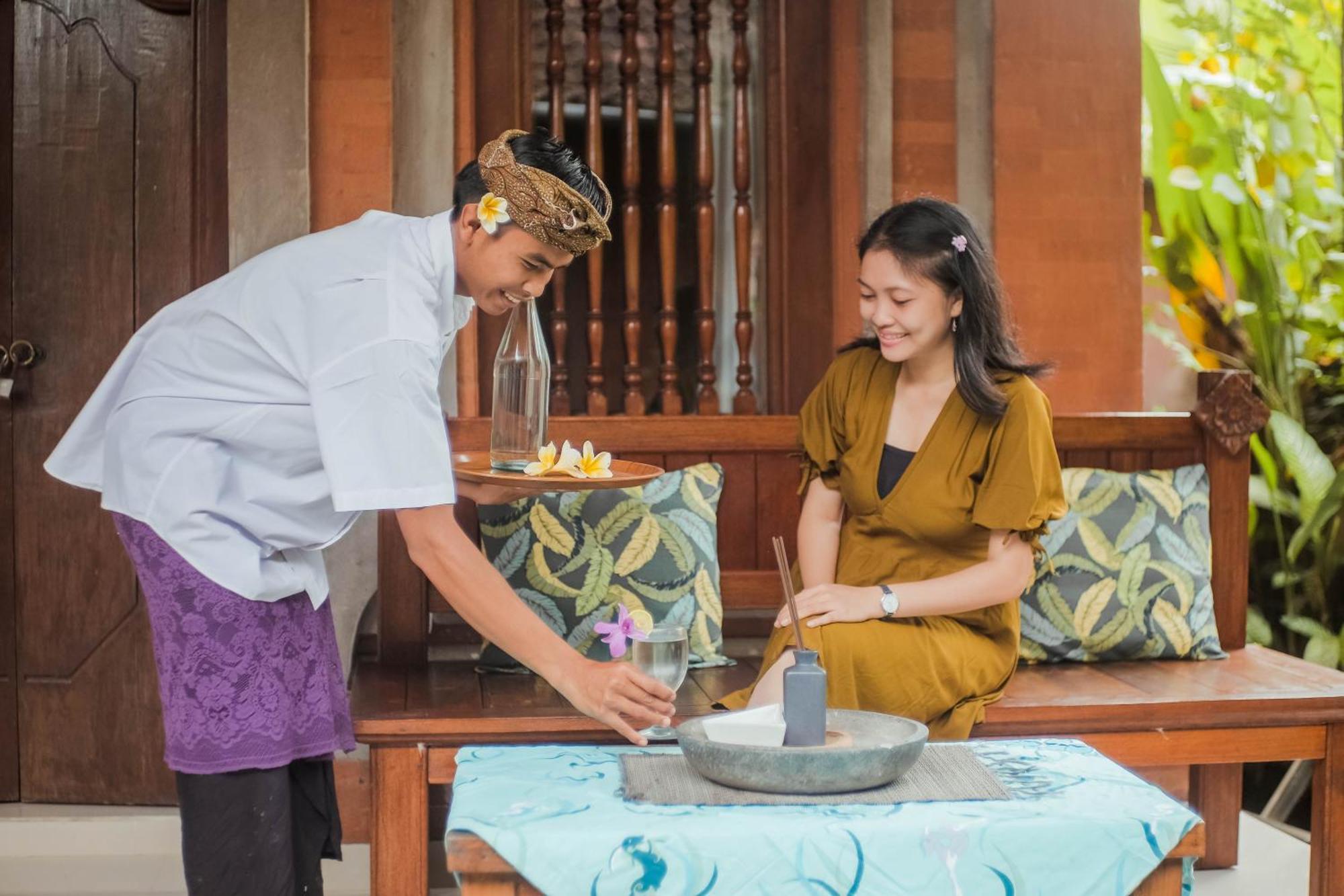 Nirwa 1 Ubud Guesthouse エクステリア 写真